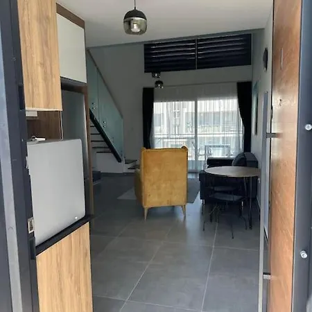 Apartament Iskelede Denize Sifir Havuzlu Sitede Loft 1+1