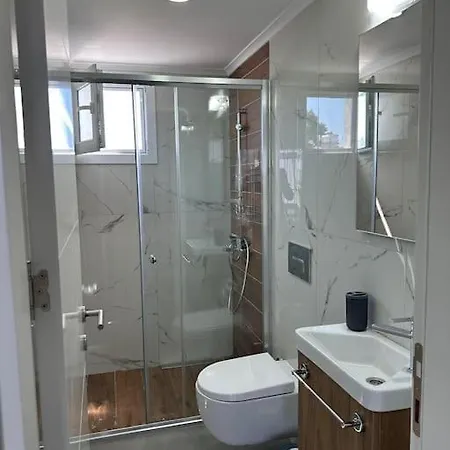 Iskelede Denize Sifir Havuzlu Sitede Loft 1+1 דירה *