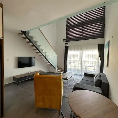 Iskelede Denize Sifir Havuzlu Sitede Loft 1+1 Boghaz