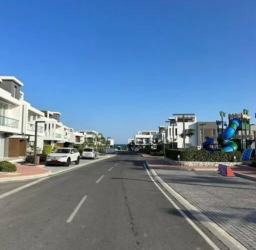 Daire ıskelede Denize Sıfır Havuzlu Sitede Loft 1+1 *