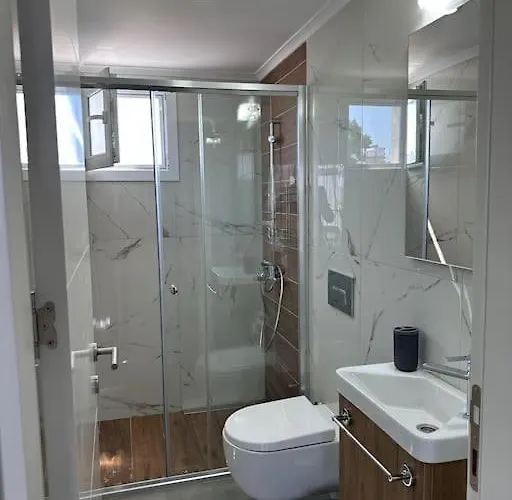 ıskelede Denize Sıfır Havuzlu Sitede Loft 1+1 Daire *