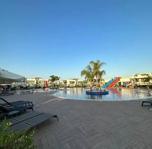 ıskelede Denize Sıfır Havuzlu Sitede Loft 1+1 * Boghaz