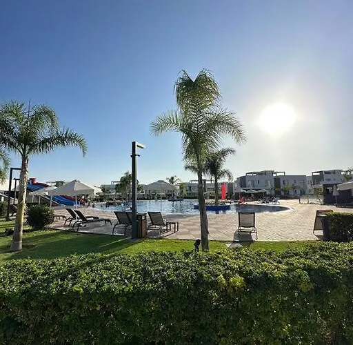 ıskelede Denize Sıfır Havuzlu Sitede Loft 1+1 *