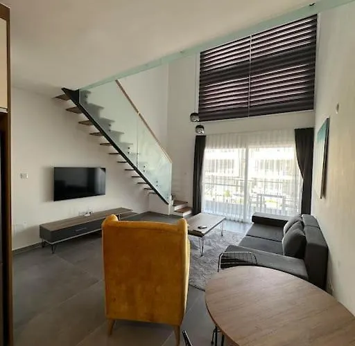 ıskelede Denize Sıfır Havuzlu Sitede Loft 1+1 Boghaz