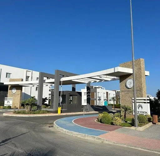 ıskelede Denize Sıfır Havuzlu Sitede Loft 1+1 Daire