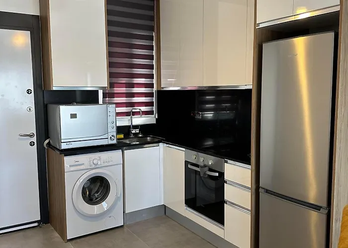 ıskelede Denize Sıfır Havuzlu Sitede Loft 1+1 Boghaz