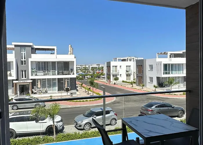 ıskelede Denize Sıfır Havuzlu Sitede Loft 1+1 * Boghaz