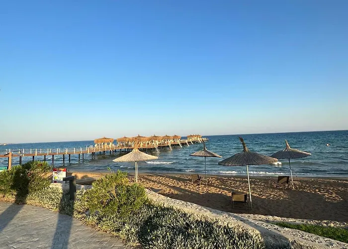 ıskelede Denize Sıfır Havuzlu Sitede Loft 1+1